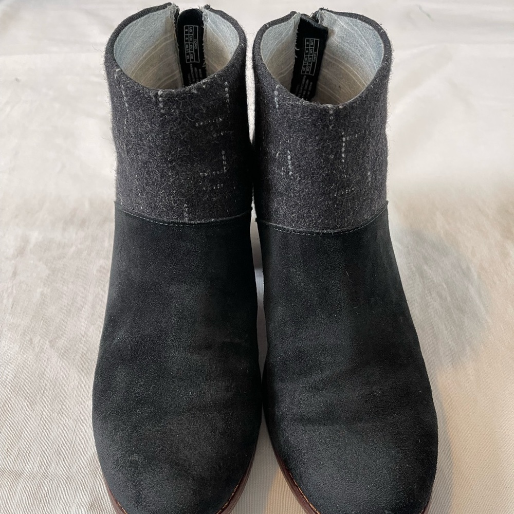 Women Toms shoes